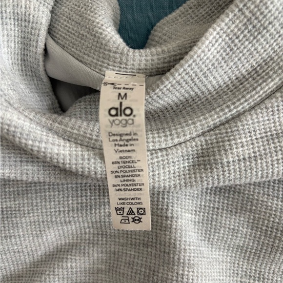 Alo Yoga Dove Grey Heather Micro Waffle Built In Bra Mock Neck Crop Tank Small - Picture 8 of 8